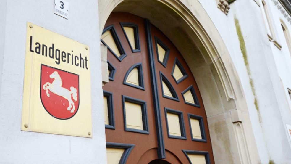 Vor dem Landgericht in Aurich ist eine 55-jährige Frau aus Bersenbrück wegen räuberischen Diebstahls verurteilt worden. Sie hat in einem Geschäft in Weener eine Geldbörse gestohlen - obwohl sie vorgab, dort noch nie gewesen zu sein.? © Archivfoto: Hanken