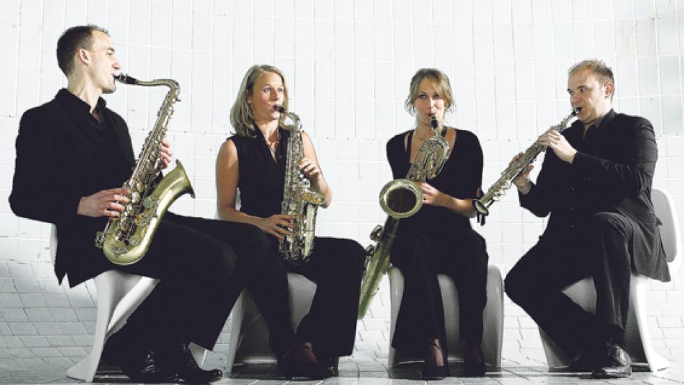 Von Bach bis Gerswhin reicht die musikalische Palette des Saxophon-Quartetts »Clair-obscur«. Aufgrund der großen Nachfrage geben die Musiker jetzt ein Zusatzkonzert in Ditzum. © Foto: Boris Streubel