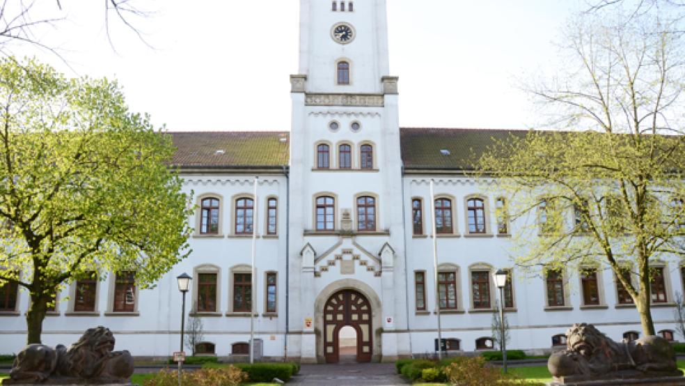 Hat ein Leeraner versucht, seine Frau gewaltsam von einer Trennung abzuhalten? Der 45-Jährige muss vor dem Landgerichrt Aurich verantworten und bestreitet alle Vorwürfe. © Archivfoto: Hanken