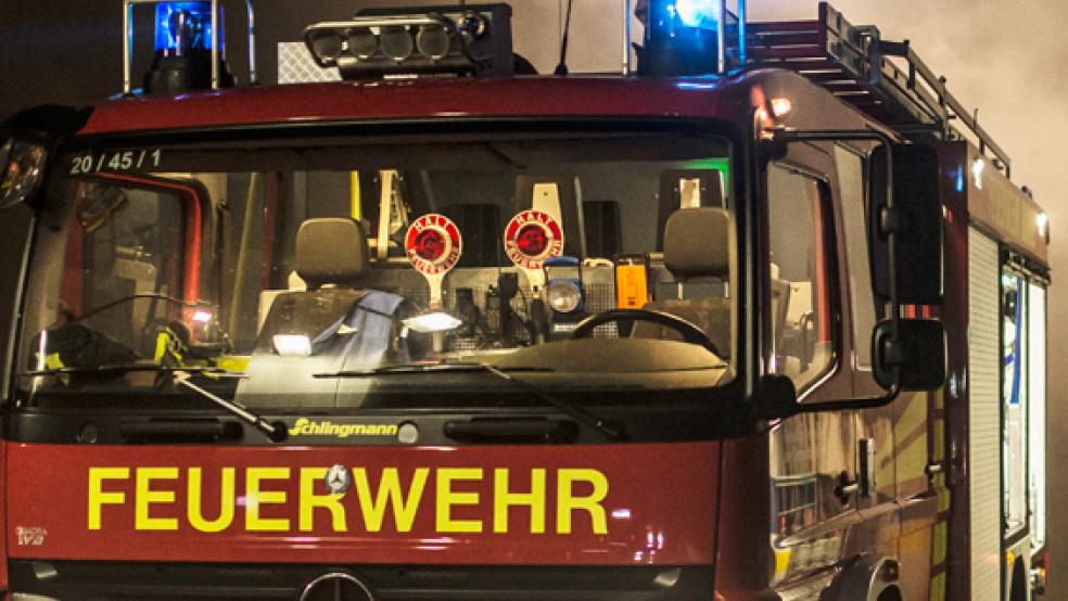 Die Feuerwehren Westrhauderfehn und Burlage rückten am Dienstagabend zum Verkehrsunfall aus. © Foto: RZ-Archiv