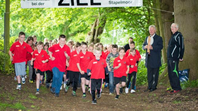 150 Kinder beim sechsten Parklauf