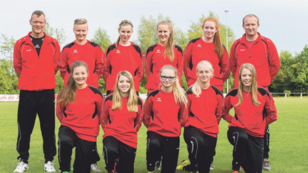 Die B-Juniorinnen des SV Ems Jemgum haben sich enorm entwickelt und wollen nun für weitere Überraschungen sorgen. Zum Team gehören (obere Reihe von links) Tim Schulte, Lena Woortmann, Milena Vohs, Pia Geertsema, Liz Temmen, Nils Hofmann, (untere Reihe von links) Svenja Backer, Pia Brauer, Rieke Nagel, Lotte Bergmans und Celine Schulte. © Foto: Mentrup