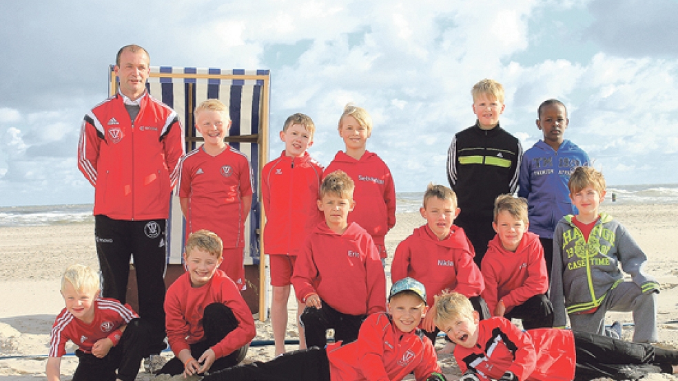 Die Strandidylle Norderneys genossen die F-Junioren des TV Bunde am vergangenen Wochenende. In erster Linie aber waren die Talente zum Fußballspielen da. © Foto: privat
