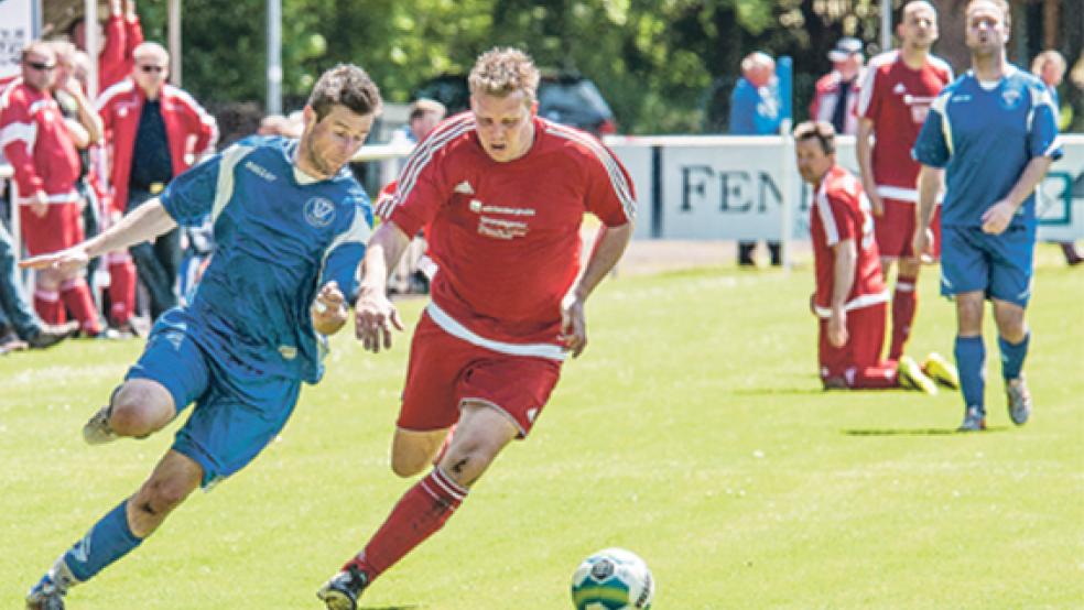 Läuferisch und technisch waren die Bunder um Jörg Bosker (links) dem SV Nortmoor überlegen. Trotzdem reichte es am Ende nicht für den Pokal-Sieg. © Foto: de Winter