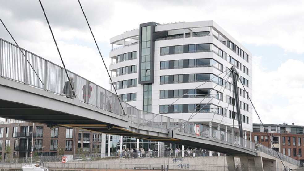 »Die Leda« ist jetzt offiziell am Leeraner Hafen eröffnet worden. Im Erdgeschoss ist ein Restaurant eingezogen. © Foto: Wolters