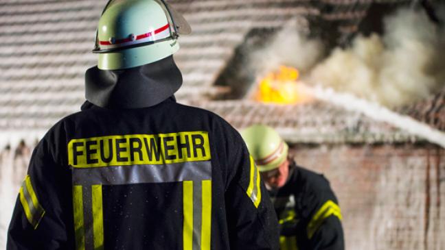 Carport und Auto bei Feuer zerstört