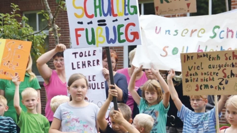 Auch Schüler-Proteste in Rhauderfehn konnten die Schließung von Grundschulen in der Gemeinde nicht verhindern. Die Schulen in Burlage, Hahnentage am Rajen und Klostermoor sind betroffen. © Foto: Radtke