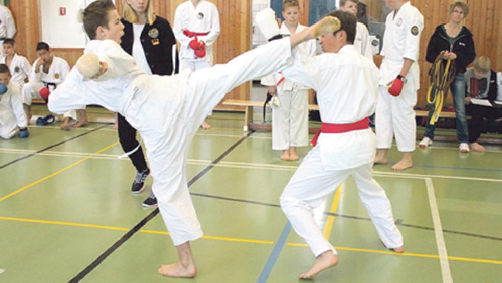 Viele spannende Kämpfe lieferten sich die Sportler beim IMAF-Karateturnier in Emden. © Foto: privat