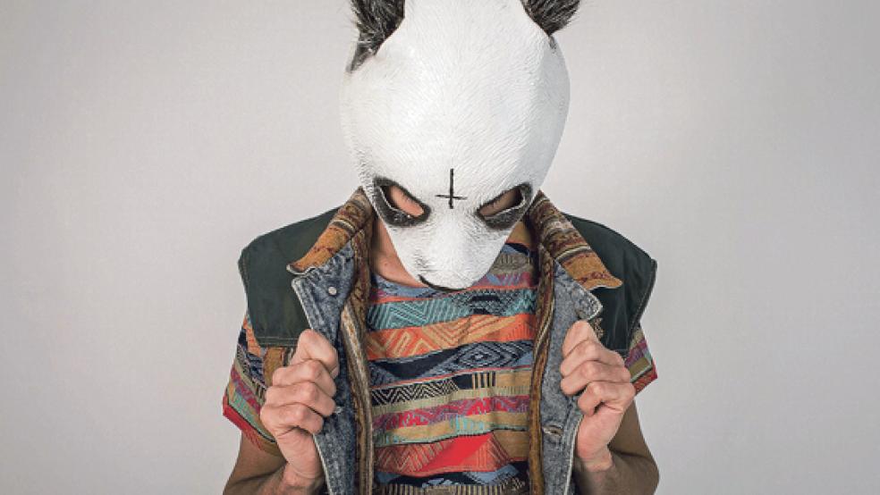Markenzeichen Maske: Der Panda-Rapper Cro komplettiert das Line-up des Meyer-Festivals am 5. September. © Foto: privat