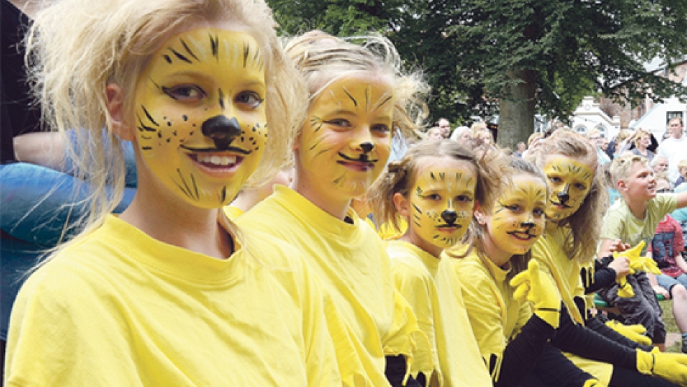Show und Musik »satt« beim Altstadtfest: Die jungen Raubkatzen gehören zur Leistungsturngruppe II des TuS Weener und freuen sich auf ihren Auftritt bei der Sport-Show.  © Fotos: Hanken