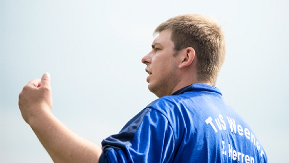 Für Trainer Mark Schüller und den TuS Weener beginnt die Saison mit einem Heimspiel gegen Borssum. © Foto: Mentrup