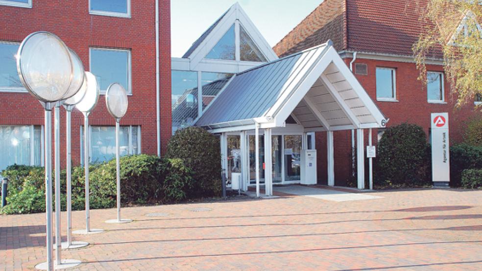 Im Landkreis Leer - hier die Agentur für Arbeit an der Jahnstraße in Leer - ist die Arbeitslosenquote im Juni auf 5,7 Prozent gesunken. © Foto: RZ-Archiv