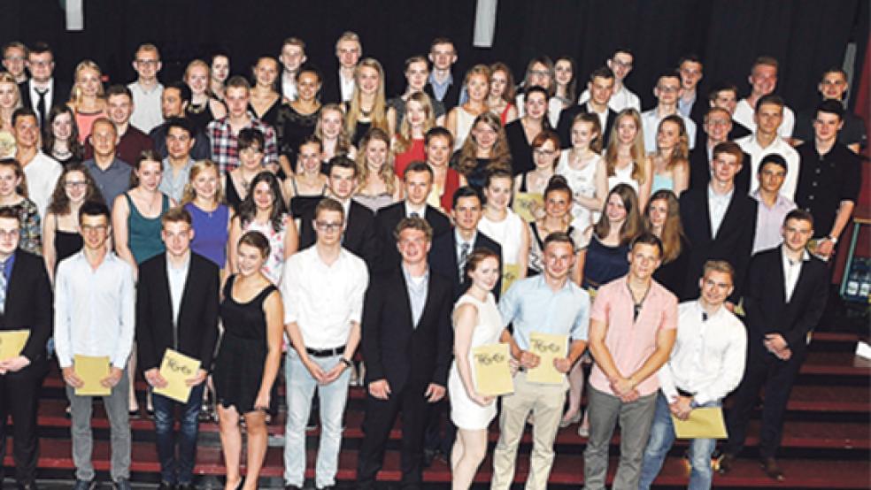 Die frischgebackenen Abiturienten des Teletta-Groß-Gymnasiums. 91 Schülerinnen und Schüler erreichten hier ihre Hochschulreife.  © Foto: Wolters