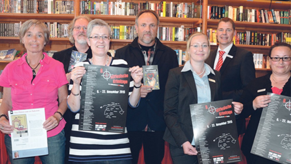 Die »Täter« und ihre Unterstützer: (von links) das Orgateam mit Birgit Rutenberg, Peter Gerdes, Antje Hamer-Hümmling (Stadtbibliothek Leer) und Wolfgang Santjer sowie für die Sponsoren-Partner der ostfriesischen Sparkassen: Lillith Mazurek, Uwe Endjer und Ute Meinert  © Foto: Hanken d