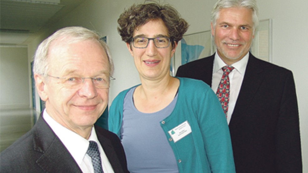 Stellten die neuen Müllabfuhr-Pläne für den Landkreis Leer vor (von links): Bernhard Bramlage, Jenny Daun und Klaus Anneken.  © Foto: Boelmann