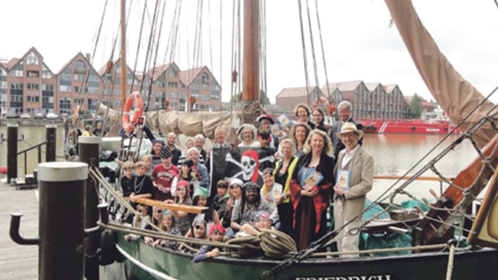 In bunten Piratenkostümen nahmen die Viertklässler der Plytenbergschule an der Buchvorstellung teil. © Foto: Jürrens