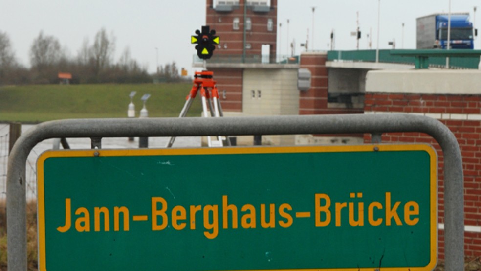 Die Jann-Berghaus-Brücke muss ab Mittwochabend für den Verkehr gesperrt werden. © Foto: RZ-Archiv