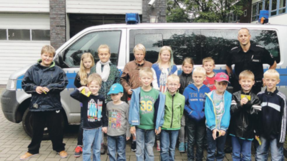 15 Kinder im Alter zwischen fünf und elf Jahren nahmen an der Polizeiführung teil. © Fotos: Jürrens