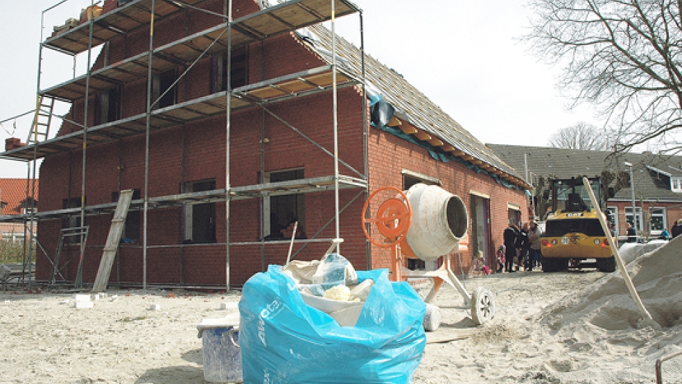 Der Kindergarten-Neubau in Ditzum wird erst Ende September bezugsfertig sein.  © Foto: RZ-Archiv