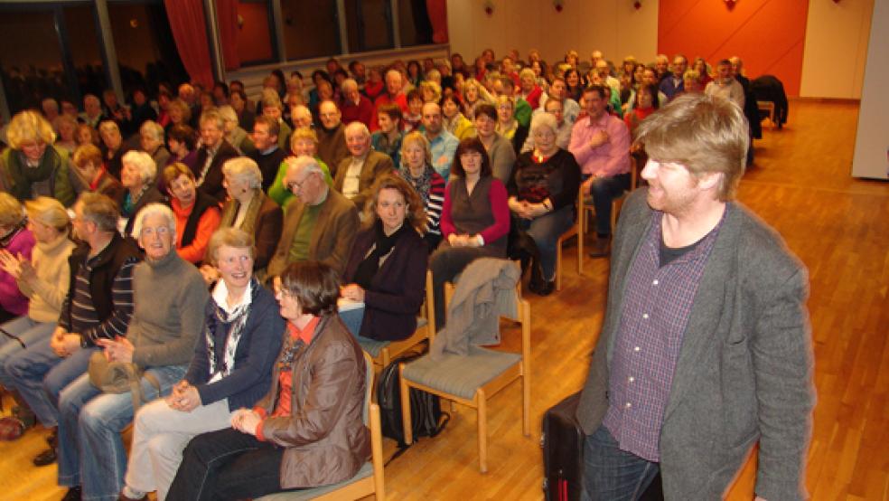 Landwirt und Autor Mathias Stührwold liest seine Geschichten am 10. September in Bunde vor. Bereits im vergangenen Jahr war er in Jemgum zu Gast. © Foto: RZ-Archiv