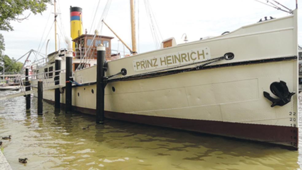 Die »Prinz Heinrich« am neuen Liegeplatz im Leeraner Hafen: am Samstag und Sonntag ist das Dampfschiff für die Öffentlichkeit zugänglich. Im Rahmen des »open ship« ist das Schiff von 11 bis 17 Uhr geöffnet. © Foto: Jürrens