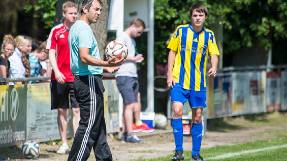 Für Co-Trainer Serdar Khajik und seine Weeneraner beginnt die Saison bei der SG Collinghorst/Rajen. © Foto: Mentrup