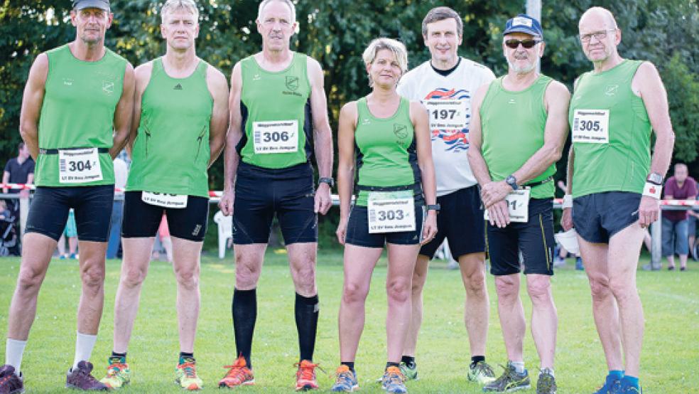 Beim Müggenmarktlauf in Jemgum waren sie als Teilnehmer dabei, heute hoffen Fred Hofmann, Richard Hartema, Heinz-Dieter Hinrichs, Karin Olthoff, Wilfried Steenhardt, Wilfried Franzen und Georg Feldiek (v. l.), viele Laufbegeisterte in Stapelmoor begrüßen zu können. © Foto: Mentrup