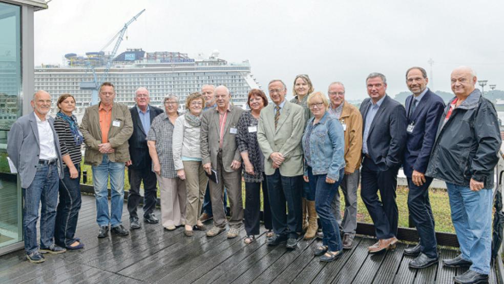 Die Leeraner SPD-Kreistagsfraktion hat bei einem Werft-Besuch mit Geschäftsführer Bernard Meyer gesprochen. © Foto: privat