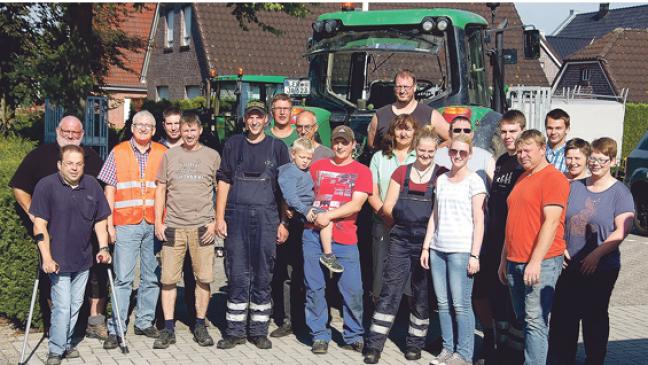 Fleißige Helfer haben Dorf geschmückt