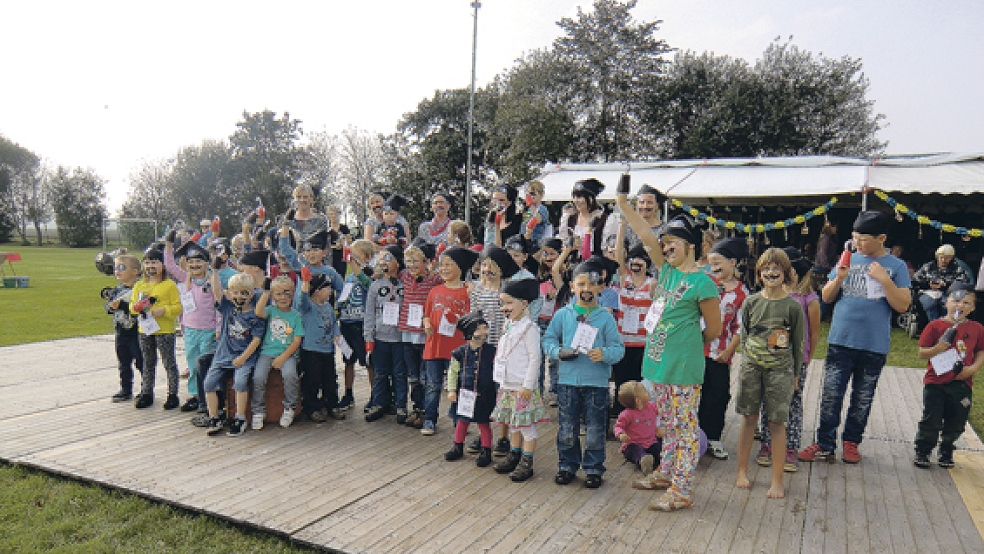 Beim Kinderfest in Ditzumerverlaat waren auch schon die Piraten los. © Foto: privat