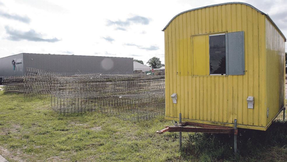 Die Erdarbeiten für den Bau der neuen Halle direkt neben dem bestehenden Firmensitz der Autoteile-Vertriebsfirma »OTV International« haben bereits begonnen. Bis zum Jahresende soll der Neubau fertiggestellt werden. © Foto: Szyska