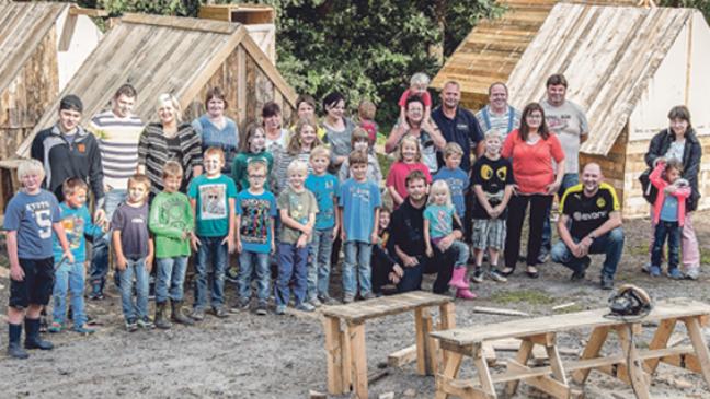 Kinder bauen ihr eigenes Heim