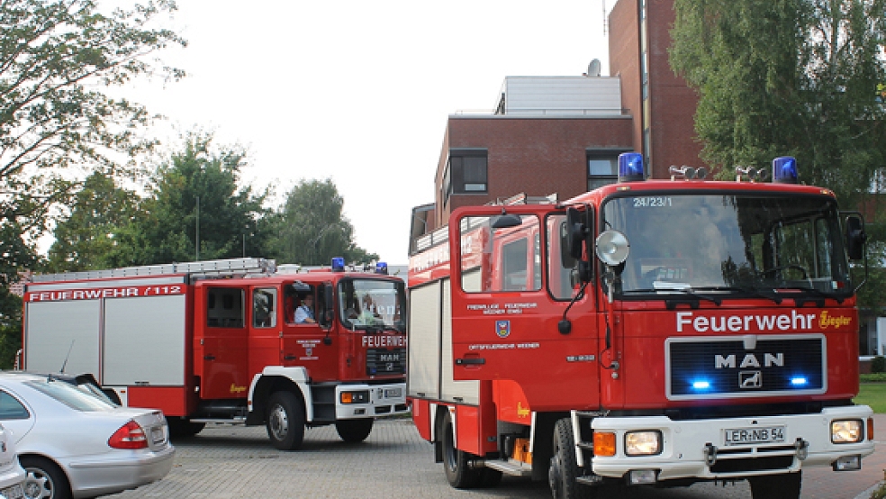 Die Feuerwehr Weener rückte nach dem Auslösen der Brandmeldeanlage des Altenzentrums an der Mühlenstraße in Weener am Sonntag mit 27 Einsatzkräften aus. © Foto: Feuerwehr/Rand