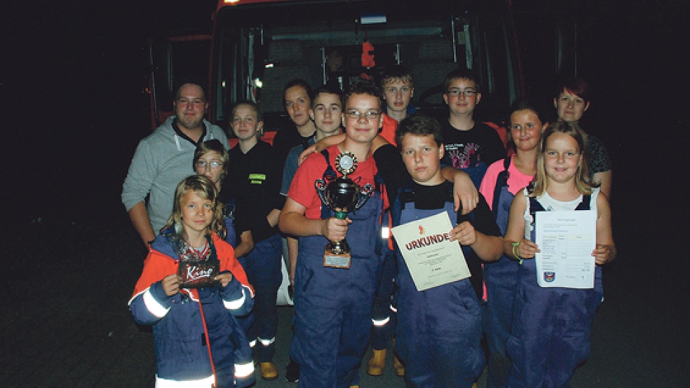 Die Jugendfeuerwehr Holthusen freute sich über den Sieg beim Schnelligkeitswettbewerb in Stapelmoor. © 