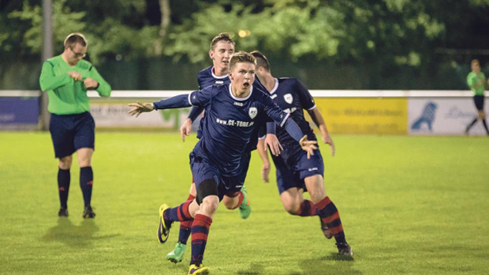 Jubel nach Traumtor: Daniel Horn feiert seinen Treffer zum 2:1. © Foto: Mentrup