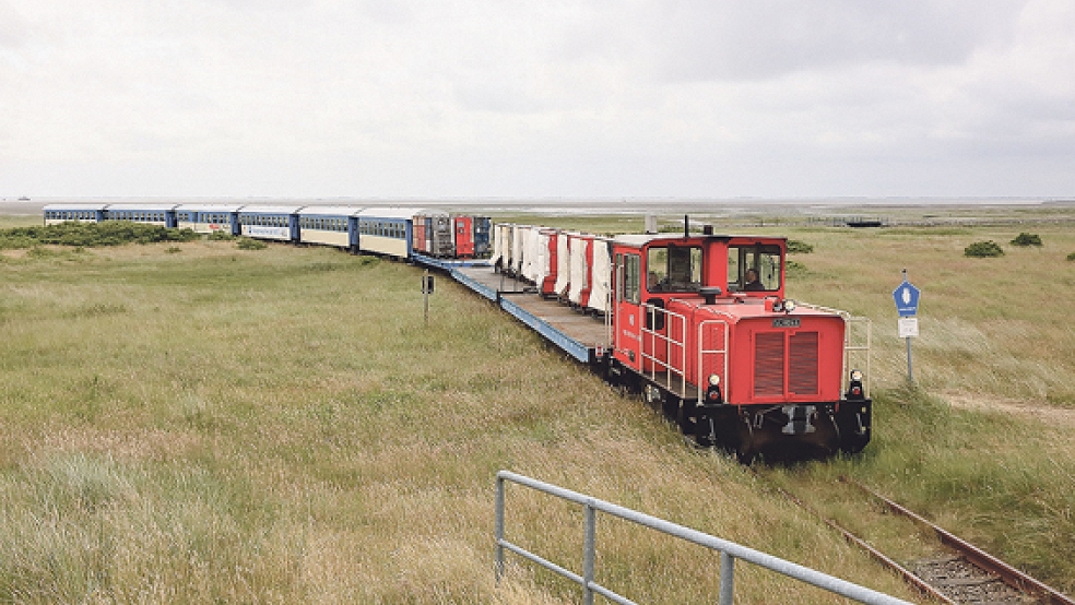 Die Inselbahn auf Wangerooge ist das wichtigste Transportmittel auf der autofreien Insel. © Foto: Deutsche Bahn