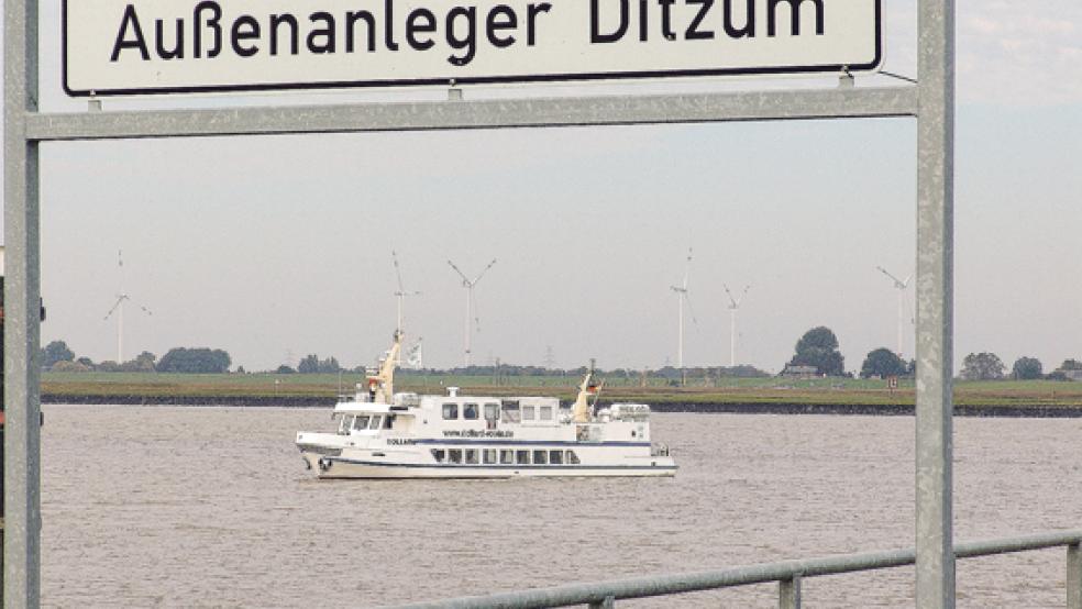 Das Fahrgastschiff »Dollard« war zum Saisonfinale am Wochenende ein letztes Mal im Einsatz. Gestern wurde es ins Winterquartier nach Leer gebracht.  © Foto: Boelmann