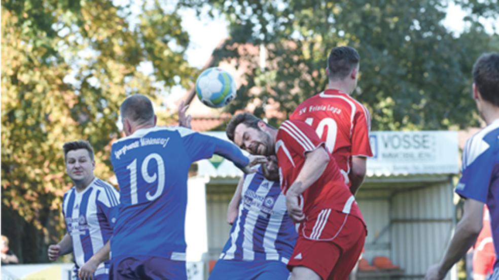 Turbulent wurde es im Möhlenwarfer Strafraum, weil die Sportfreunde es mehrfach verpassten, die Begegnung zu entscheiden. © Foto: Bruins