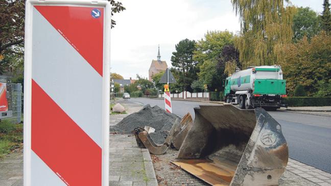 Parkstreifen werden jetzt gepflastert