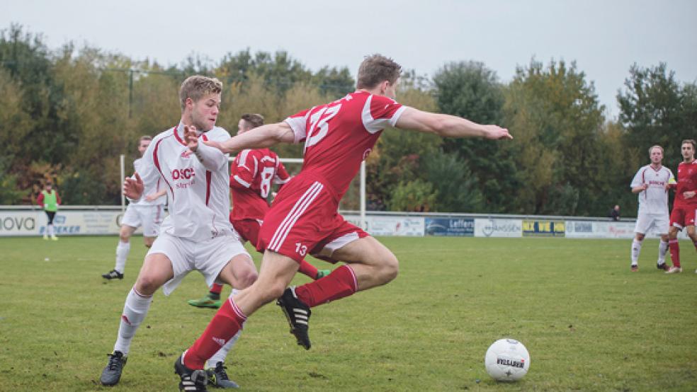 Die frühe Führung der Bunder machte Eike Schmidt (rechts) klar. Doch danach verließ den TV das Glück und die Gäste übernahmen die Regie auf dem Spielfeld.  © Fotos: Klemmer