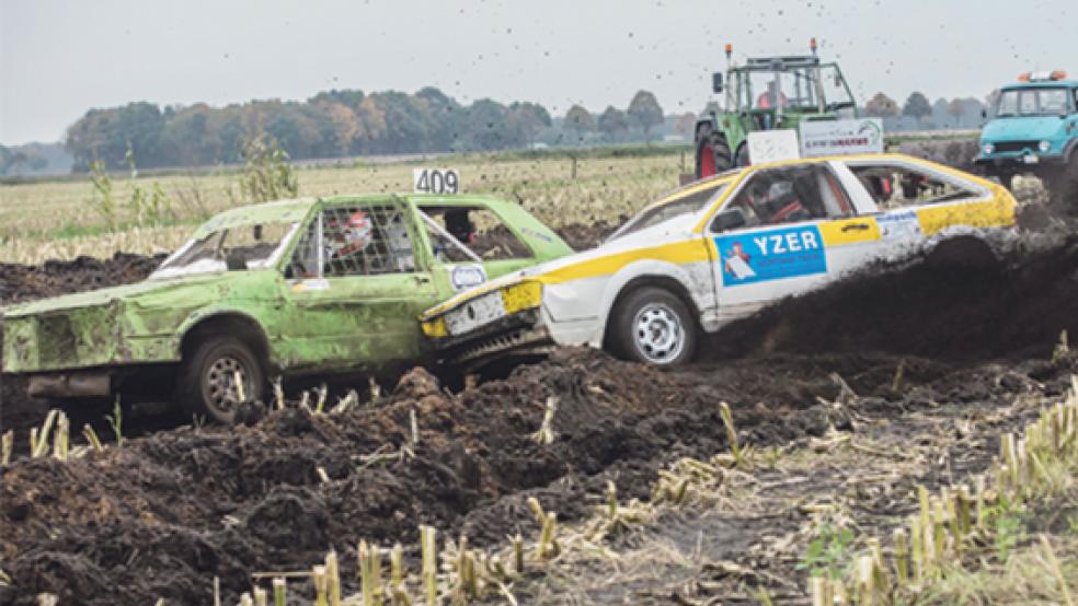 In der Linkskurve hieß es VW Golf II gegen Scirocco II. Das Duell wurde von den vielen Zuschauern gespannt verfolgt. © Fotos: Klemmer (6), de Winter (1)