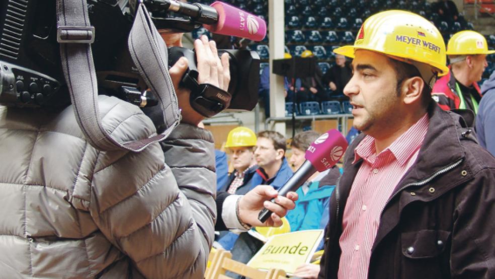 Allein familiäre Motive seien Grund für die Änderung seiner persönlichen Daten gewesen, stellt Ibrahim Ergin (rechts) gegenüber der RZ klar. Der Betriebsratsvorsitzende habe der Werft angeboten, das Geburtstagsdatum wieder zu ändern, betont er. © Foto: RZ-Archiv