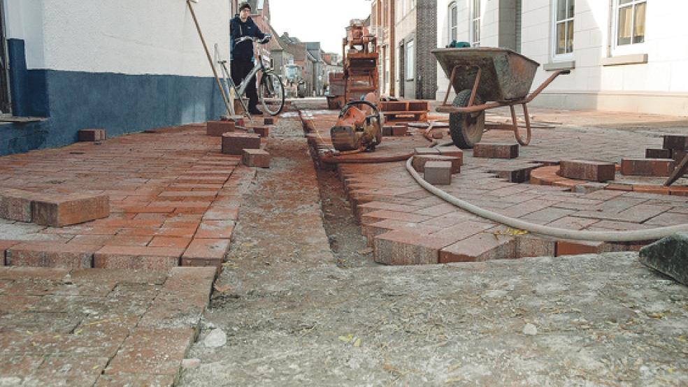 Bis auf Feinarbeiten und einen rund 20 Meter langen Schlussabschnitt ist die Pflasterung abgeschlossen. © Foto: Szyska