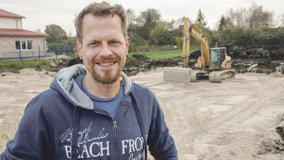 Helmut Sinningen aus Möhlenwarf macht sich an der Industriestraße in Weener mit einer ­Reparatur-Werkstatt für Fahrzeuge mit einem Gewicht ab drei Tonnen selbstständig. © Foto: Szyska