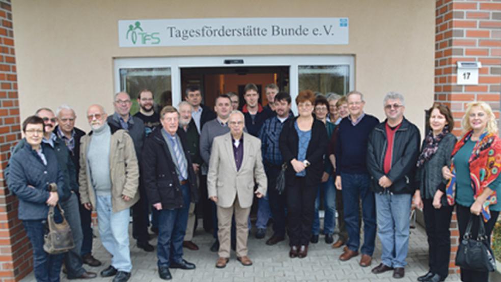 Für die rumänischen Gäste der evangelisch-altreformierten Kirchensynode Niedersachsens stand am Samstag ein Besuch der Tagesförderstätte in Bunde auf dem Programm. © Fotos: Himstedt