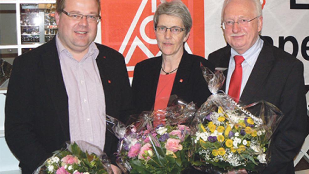 2012 trat Evelyn Gerdes die Nachfolge von Clemens Bollen (rechts) als Chefin der IG Metall Leer-Papenburg an. Drei Jahre später übernahm Thomas Gelder, bis dahin Betriebsratsvorsitzender Meyer Werft, den Posten. © Foto: IG Metall