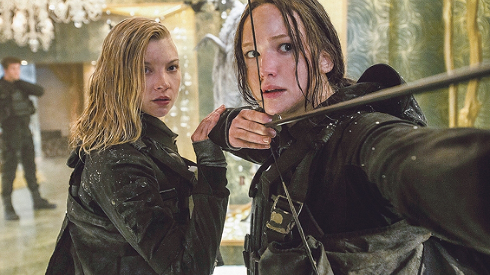 Keine Lust mehr auf Manipulation von oben. Die kampferprobte Katniss (Jennifer Lawrence, rechts) hat sich zur Symbolfigur des Widerstandes entwickelt. © Foto: Studiocanal