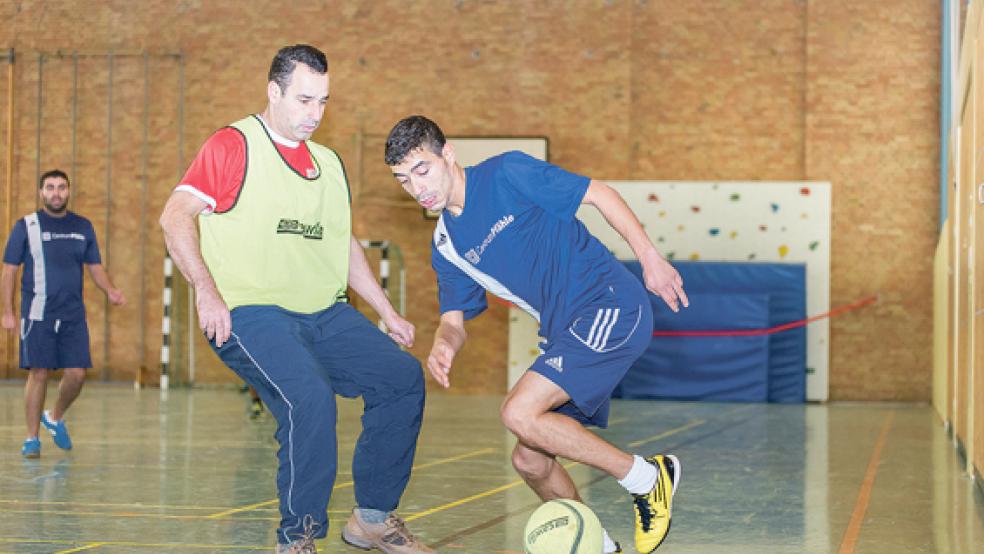Der Lionel Messi im Holthusen-Trikot: Zuhair Alahmad (r.) ist enorm trickreich. © 