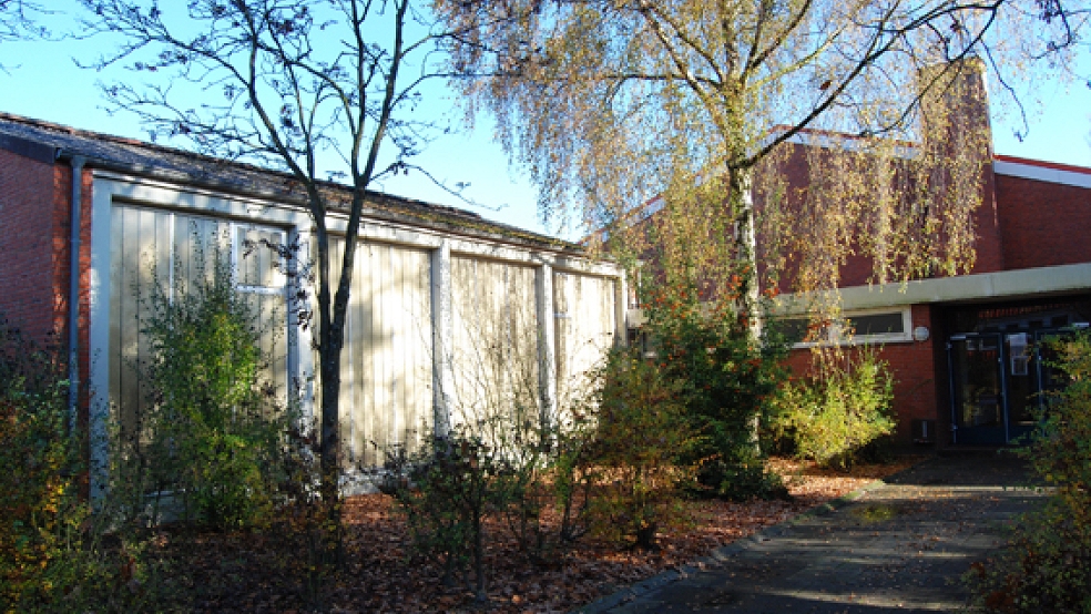 Das Gebäude der Förderschule Weener, zu der auch diese Gymnastikhalle gehört, bietet der Landkreis Leer im Tausch gegen das Gebäude der Grundschule an. © Foto: Hoegen