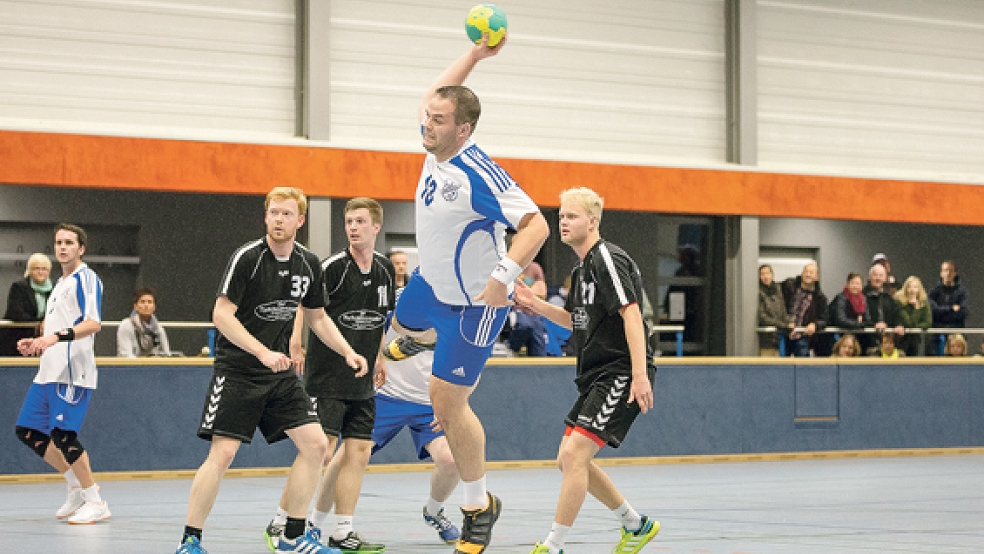Auf dem Sprung zum zweiten Saisonsieg: Die Holthuser Handballer um Marcus Wilken schlugen Harpstedt/Wildeshausen deutlich. © Foto: Mentrup
